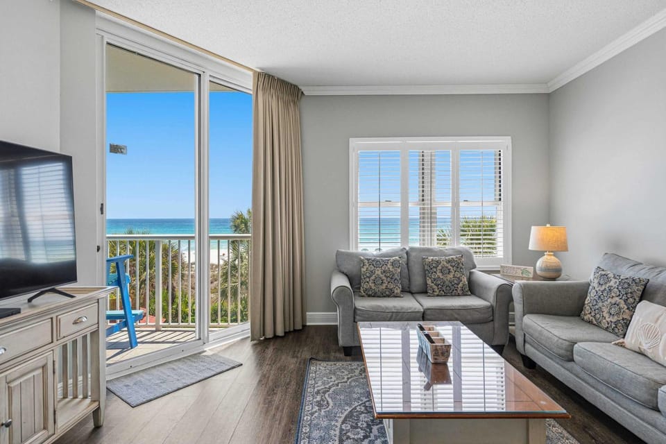 Gulf Front condo with heated pool beach access gym washer&dryer and Wifi House in Okaloosa Island
