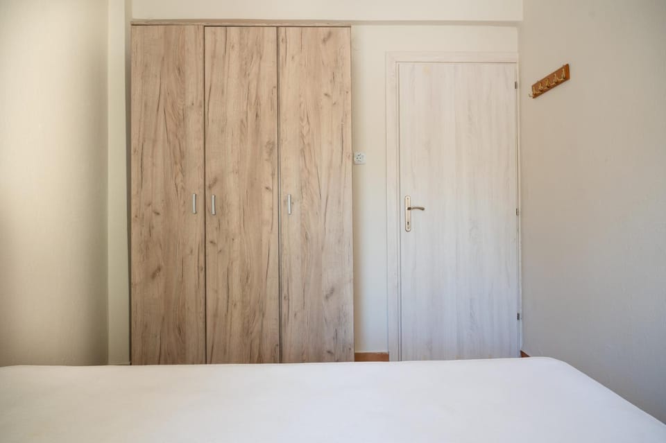 Bed, Photo of the whole room, Bedroom, wardrobe