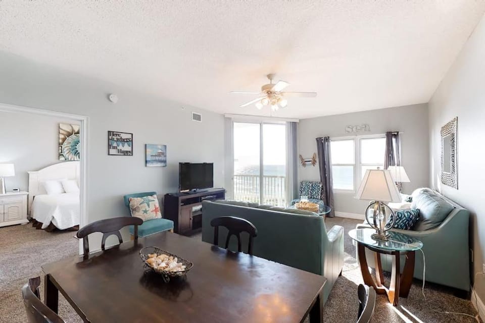 Gorgeous Beachy Condo On Okaloosa Island Gulf-Front Views Close To Activities House in Okaloosa Island