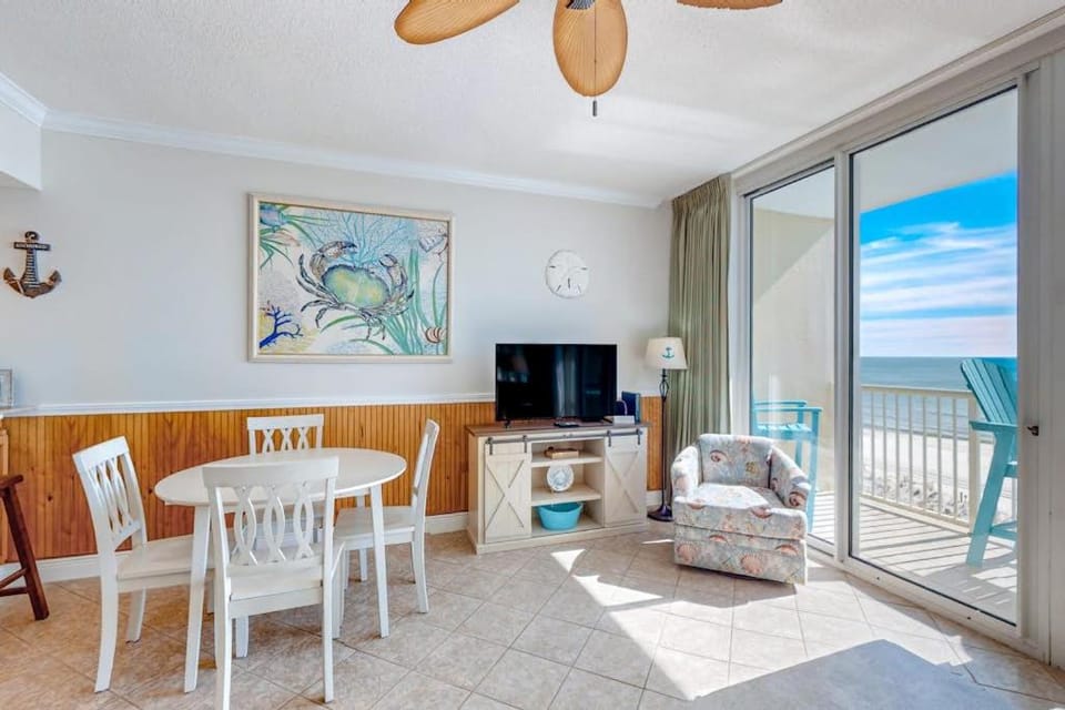 5th floor oceanfront condo with access to pool high-speed WiFi House in Okaloosa Island