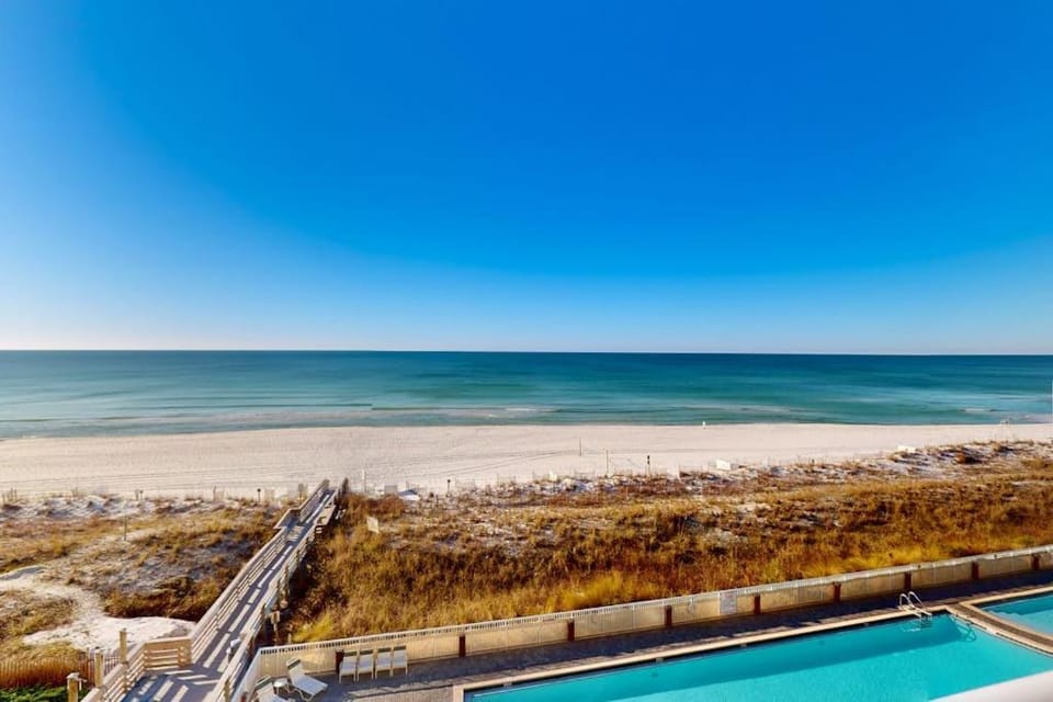 5th floor oceanfront condo with access to pool high-speed WiFi House in Okaloosa Island