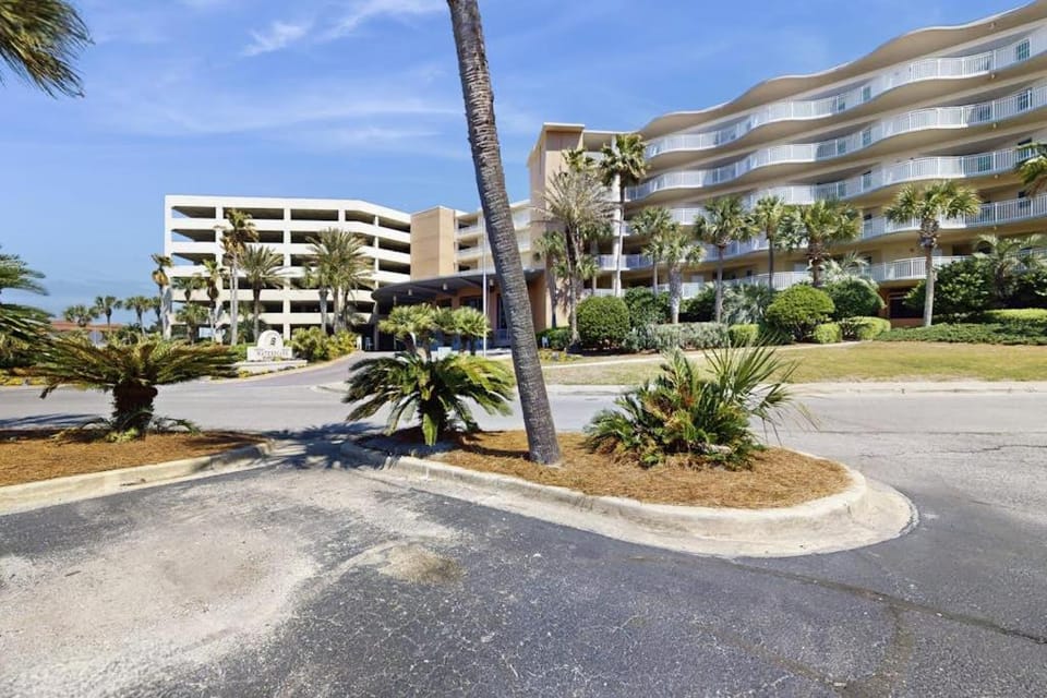 Ground-Floor Condo On Okaloosa Island 490 Feet Of Private Beach House in Okaloosa Island