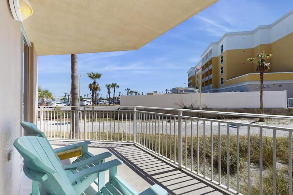 Ground-Floor Condo On Okaloosa Island 490 Feet Of Private Beach House in Okaloosa Island