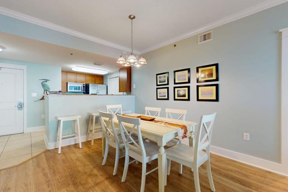 Beachview Condo with full kitchen shared pool and beach access House in Okaloosa Island