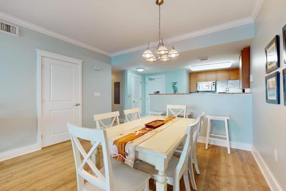 Beachview Condo with full kitchen shared pool and beach access House in Okaloosa Island