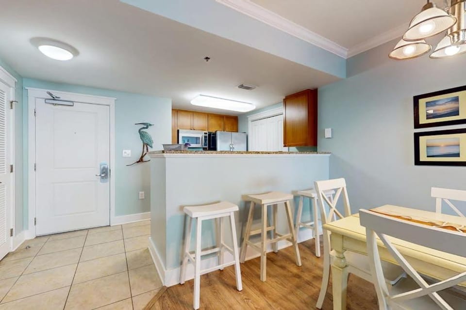 Beachview Condo with full kitchen shared pool and beach access House in Okaloosa Island