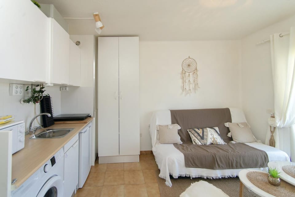 Kitchen or kitchenette, Living room