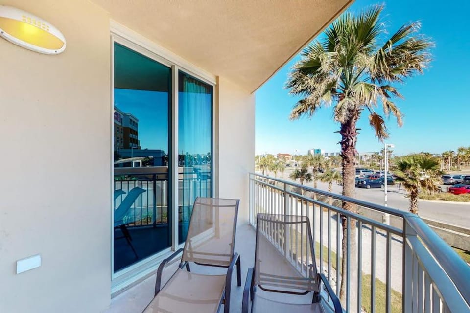 Inviting Spacious Condo On Okaloosa Island Playground 2 Hot Tubs House in Okaloosa Island