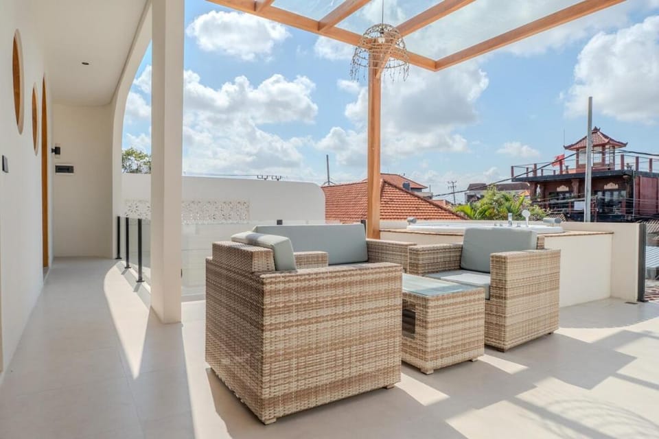 Elegant 3BR Designer Villa, Near Central Canggu Villa in North Kuta