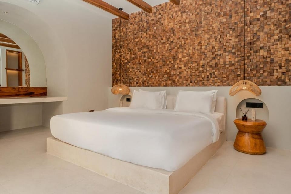 Elegant 3BR Designer Villa, Near Central Canggu Villa in North Kuta