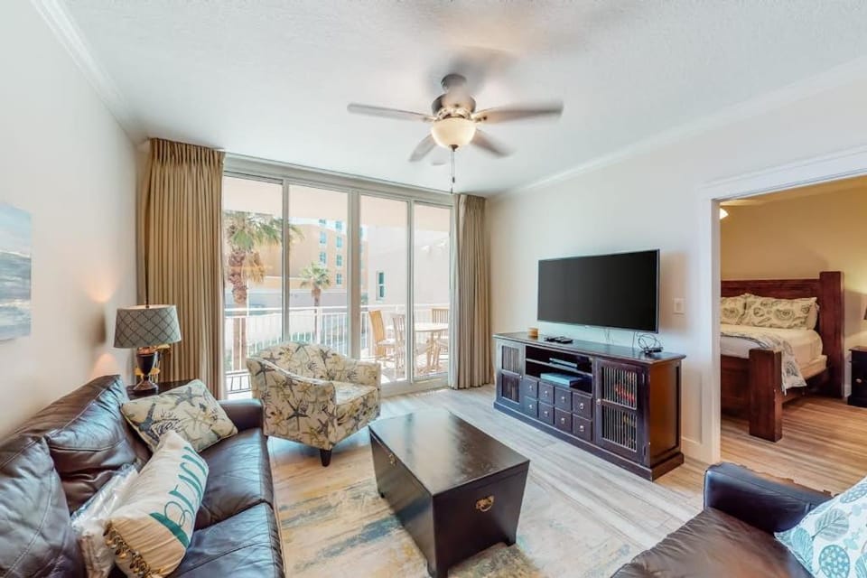 Second floor beachfront condo with pool and hot tub access w&D and central AC House in Okaloosa Island