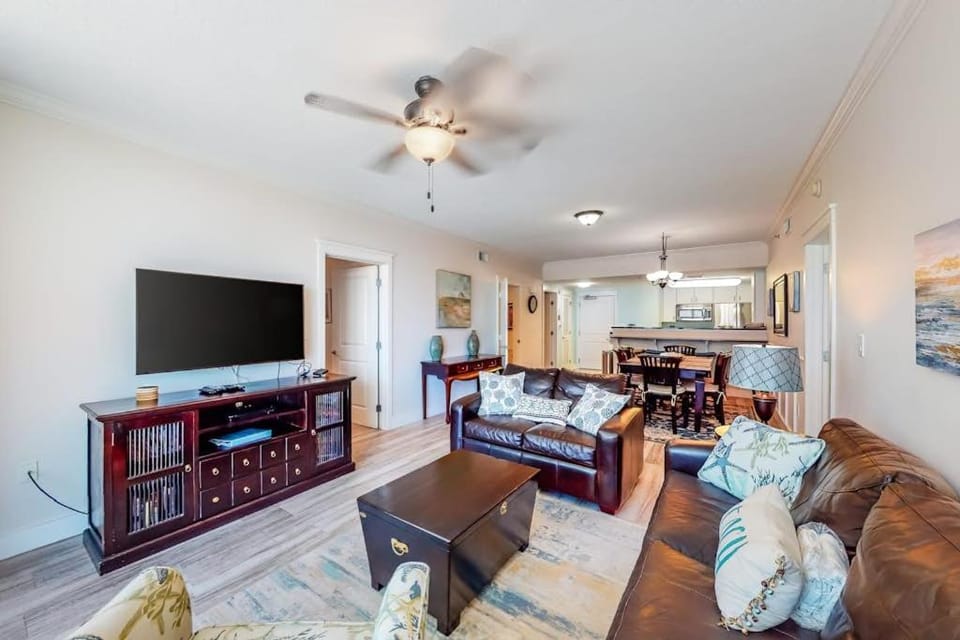Second floor beachfront condo with pool and hot tub access w&D and central AC House in Okaloosa Island