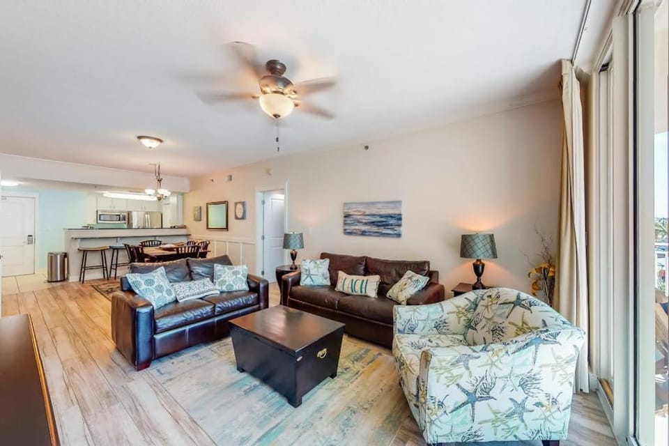Second floor beachfront condo with pool and hot tub access w&D and central AC House in Okaloosa Island