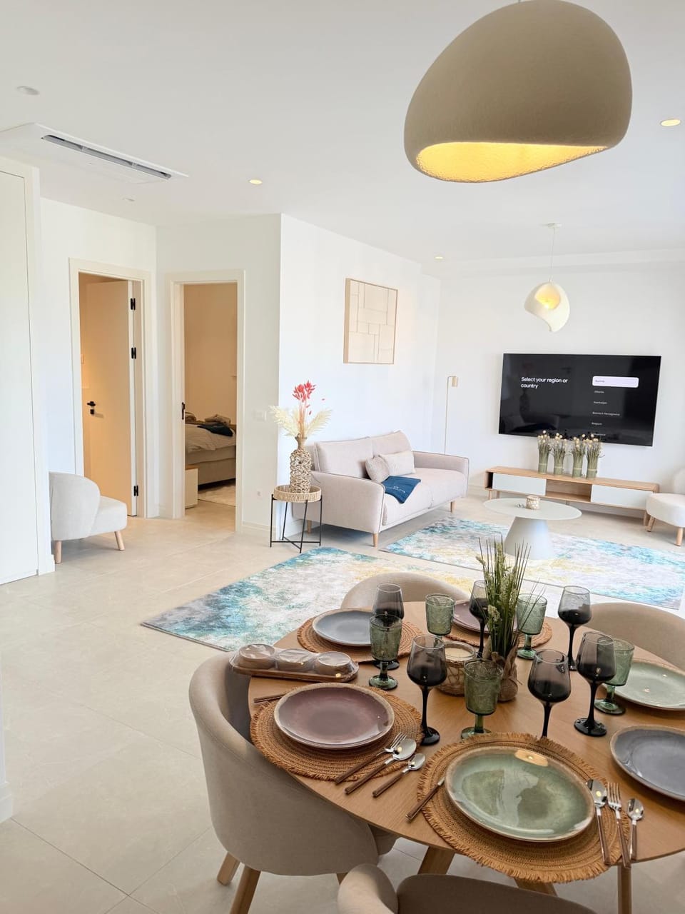 TV and multimedia, Living room, Seating area, Dining area