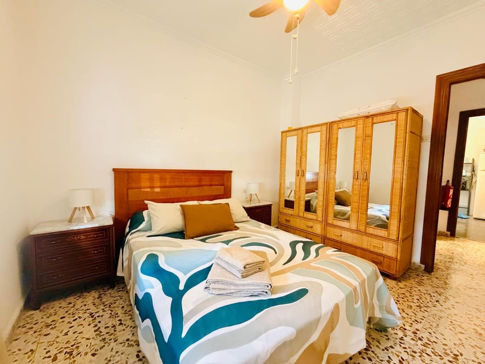 Photo of the whole room, Bedroom