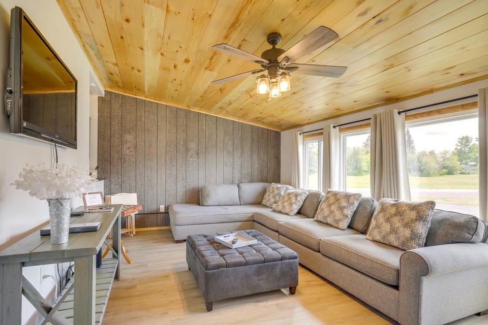 6 Mi to Lake Superior! All-Season Family Retreat House in Michigan