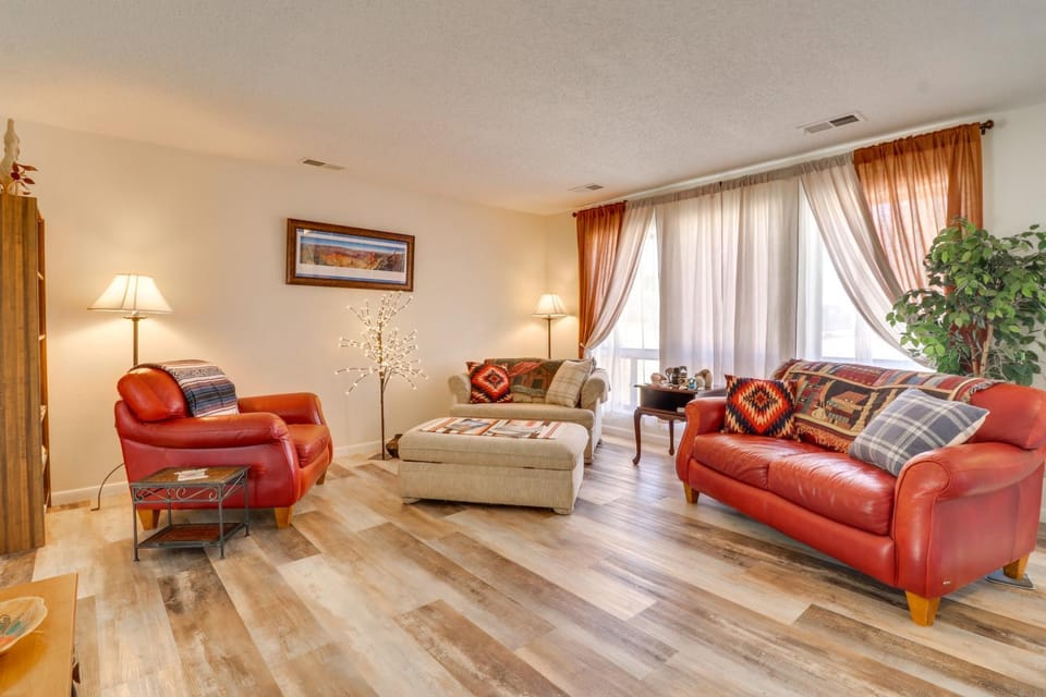 2 Mi to Intel: Extended-Stay Retreat w/ Patio House in Rio Rancho