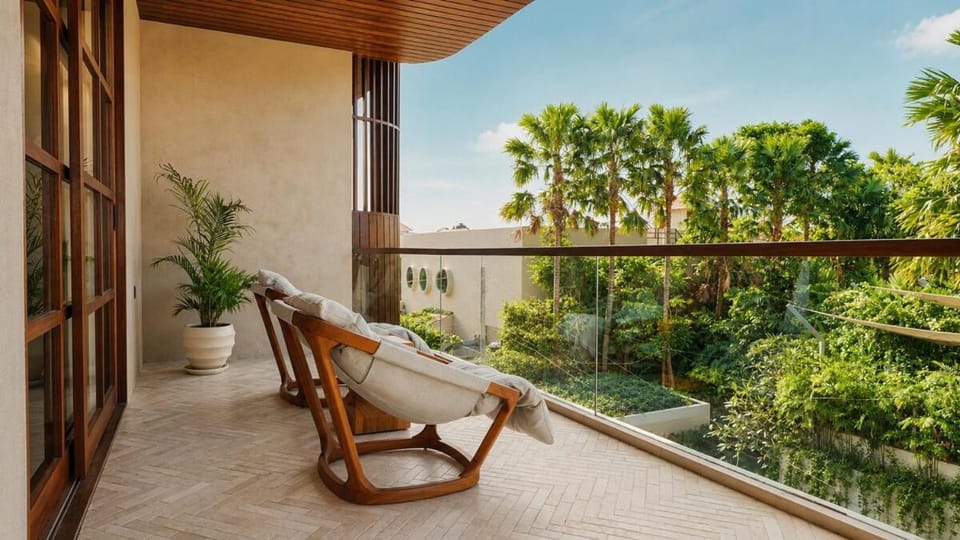 Brand-New Designer Villa, 3BR, Heart of Canggu Villa in North Kuta
