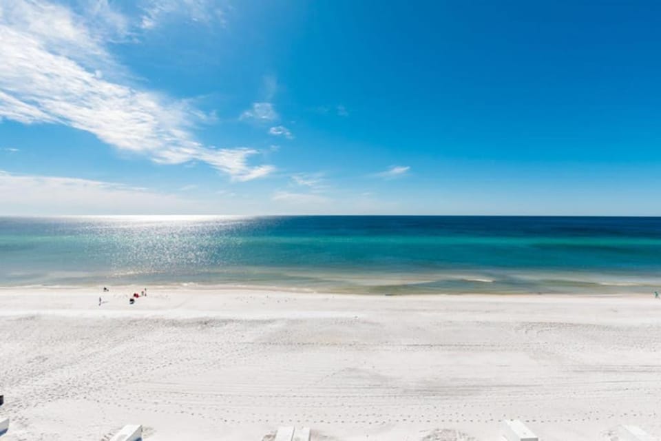 Gulf front resort with shared pool beach access Lazy river washer&dryer House in Okaloosa Island