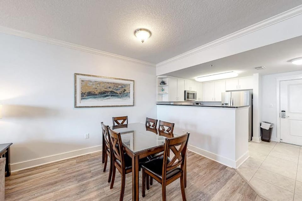 Welcoming Coastal Condo On Okaloosa Island Playground 2 Hot Tubs House in Okaloosa Island