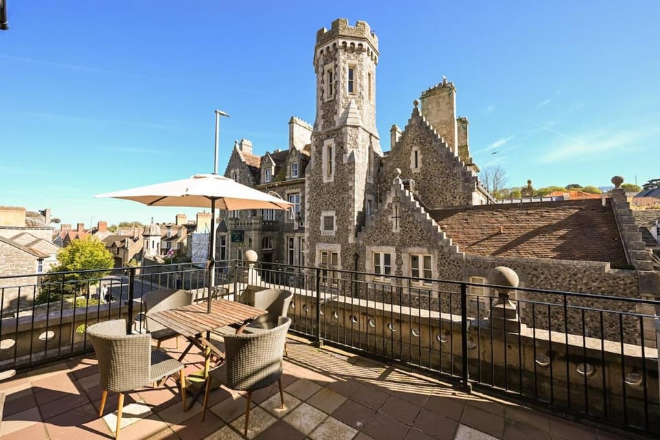 Spacious 2 bedroom apartment in Swanage centre Apartment in Swanage