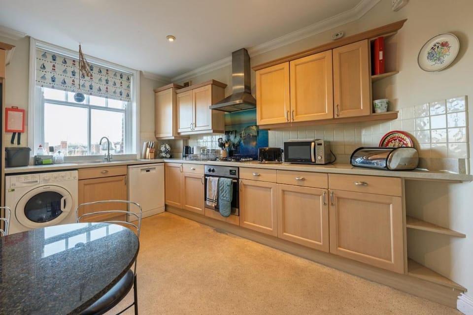 Spacious 2 bedroom apartment in Swanage centre Apartment in Swanage