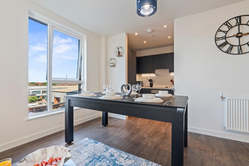 Kitchen or kitchenette, Living room, Seating area, Dining area