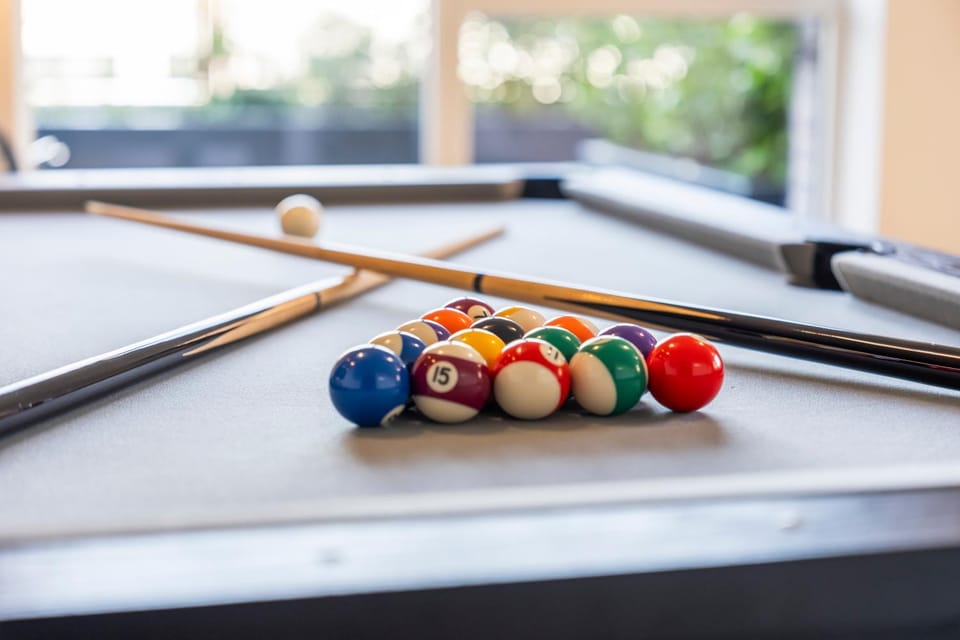 Billiard, Game Room