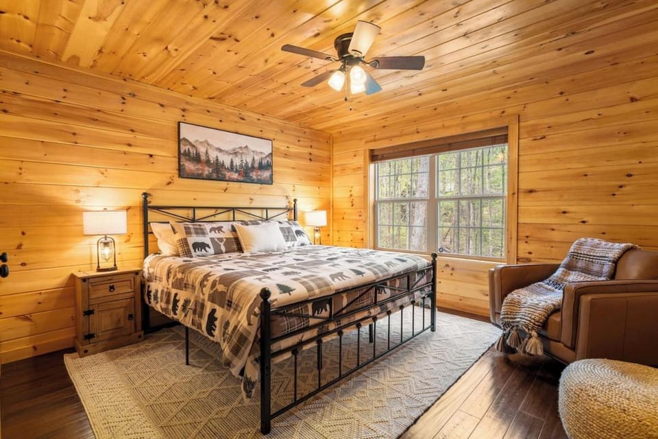 Big, Pristine Mountain Home super-close to Pigeon Forge House in Sevier County