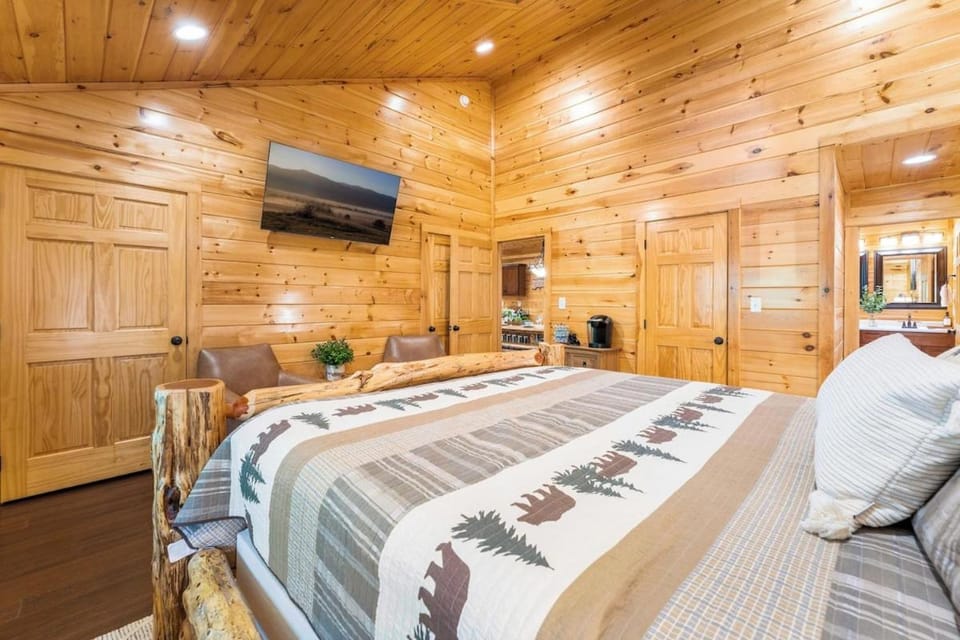 Big, Pristine Mountain Home super-close to Pigeon Forge House in Sevier County