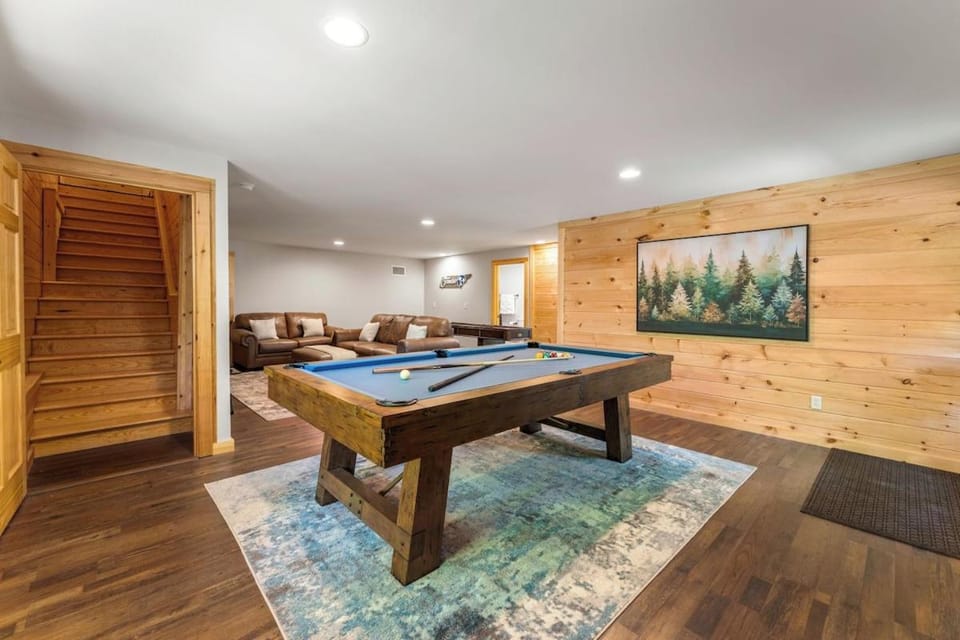 Big, Pristine Mountain Home super-close to Pigeon Forge House in Sevier County