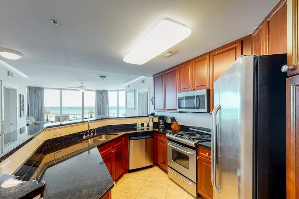 Expansive Beachfront Condo at Waterscape w a Shared Pool Hot Tub & Lazy River House in Okaloosa Island