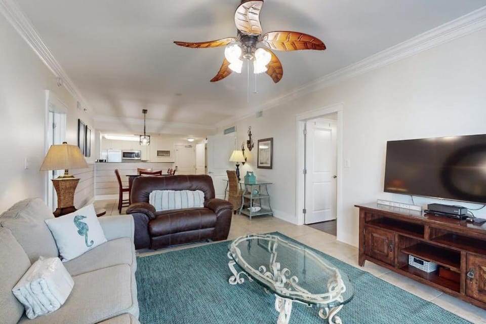 2nd Floor Warm Welcoming Condo At Waterscape Playground 2 Hot Tubs House in Okaloosa Island