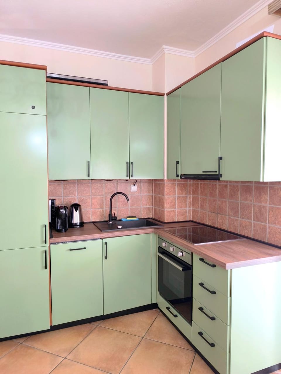 Coffee/tea facilities, Kitchen or kitchenette, dishwasher, oven