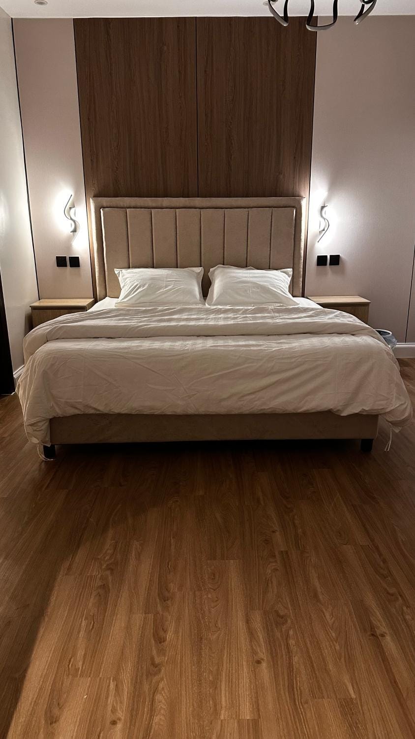 غرفة وصالة بتصميم فاخر وأنيق A luxurious and elegantly designed bedroom and living room Apartment in Jeddah