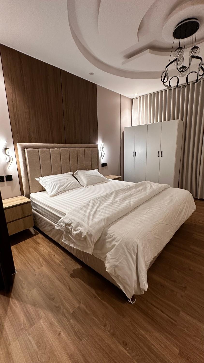 غرفة وصالة بتصميم فاخر وأنيق A luxurious and elegantly designed bedroom and living room Apartment in Jeddah