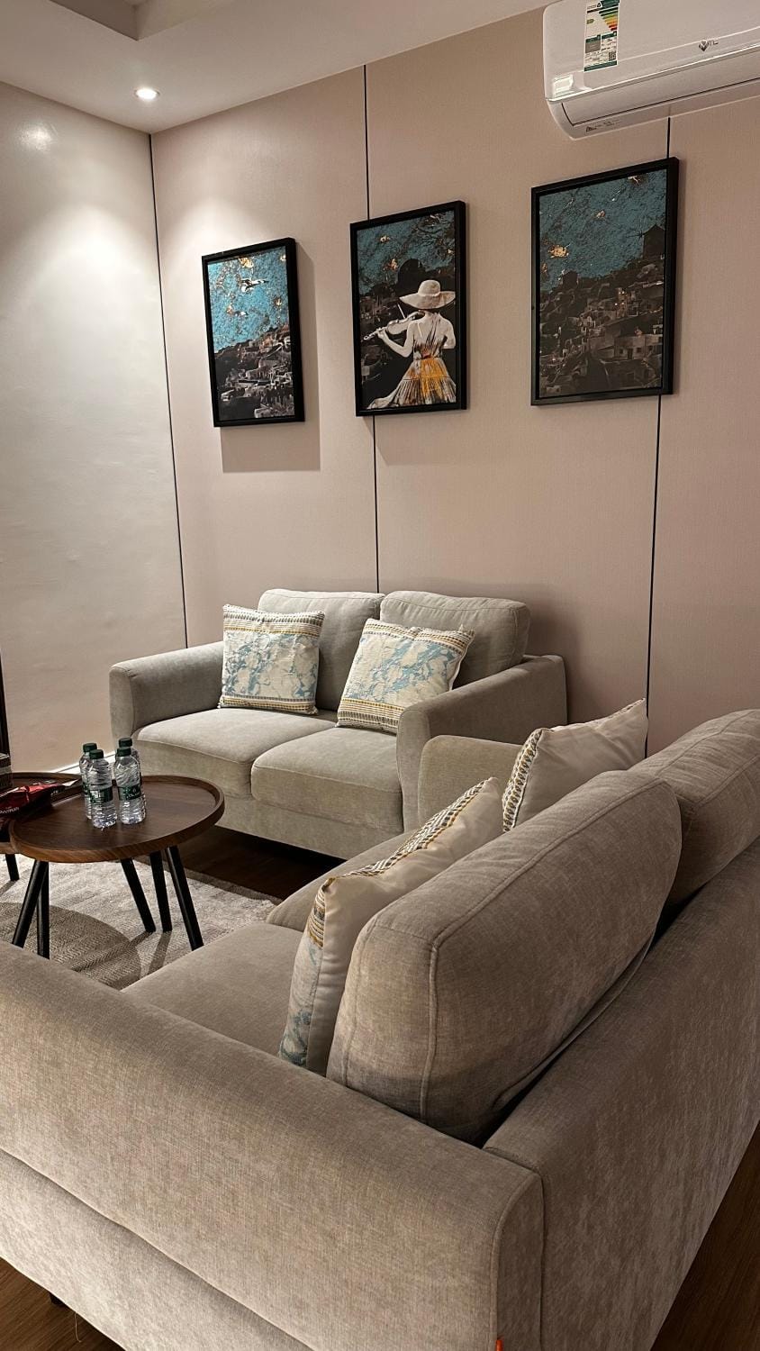 غرفة وصالة بتصميم فاخر وأنيق A luxurious and elegantly designed bedroom and living room Apartment in Jeddah