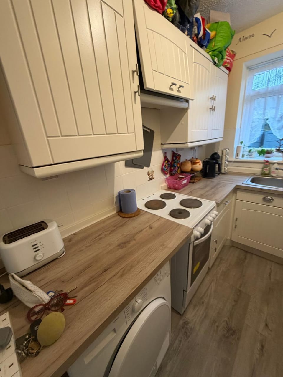 Coffee/tea facilities, Kitchen or kitchenette, Communal kitchen