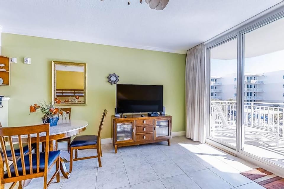 Elegant Condo On Okaloosa Island w Private Beach and Shared Hot Tub & Pool House in Okaloosa Island