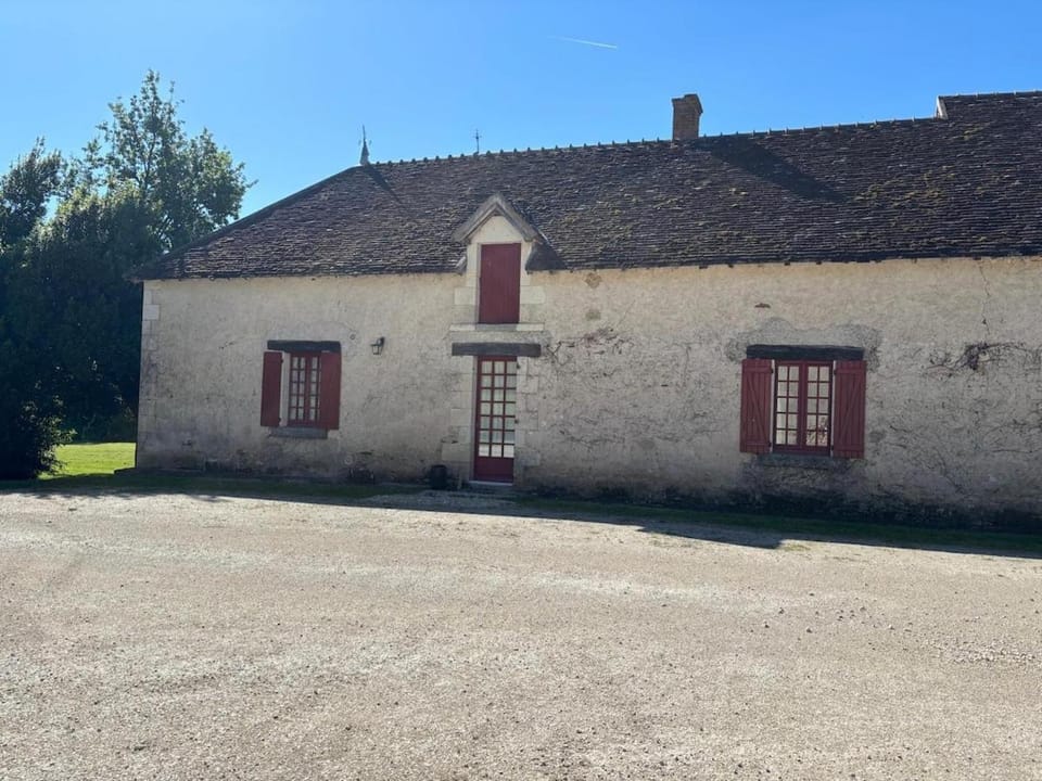 Gîte de l'Etang Neuf on a private estate House in Centre-Val de Loire