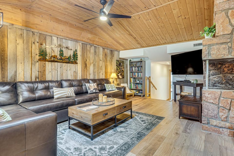 1 Mi to Pikes Peak! Creekside Family Hideaway House in Cascade-Chipita Park