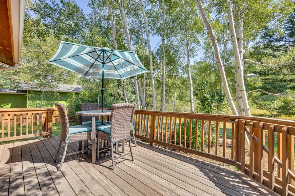 1 Mi to Pikes Peak! Creekside Family Hideaway House in Cascade-Chipita Park