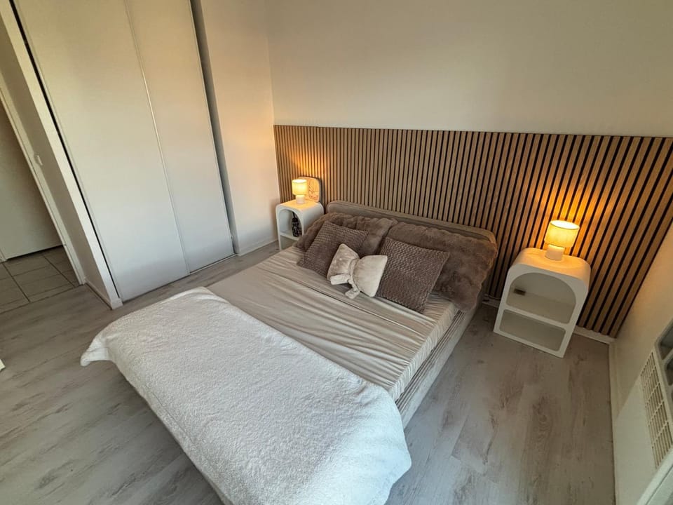 Chambre confortable avec terrasse proche Gare Vacation rental in Bordeaux