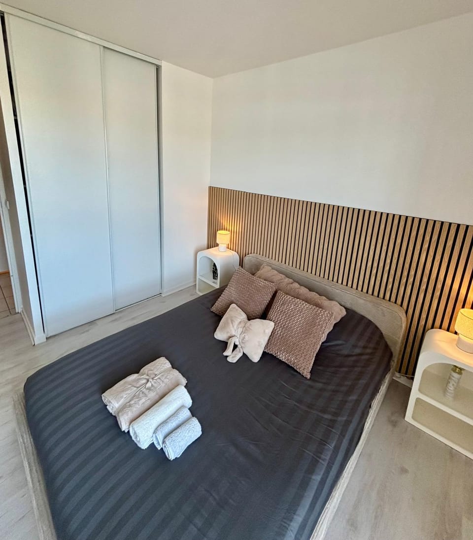 Chambre confortable avec terrasse proche Gare Vacation rental in Bordeaux