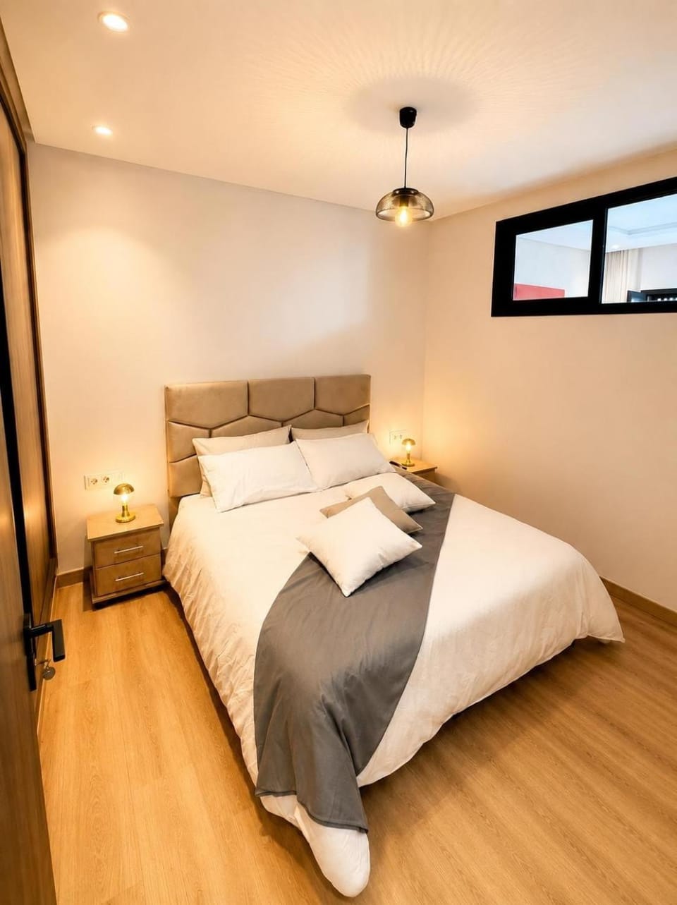 Bed, Photo of the whole room, Bedroom