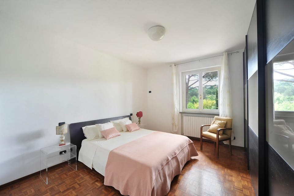 Bed, Bedroom, heating, wardrobe