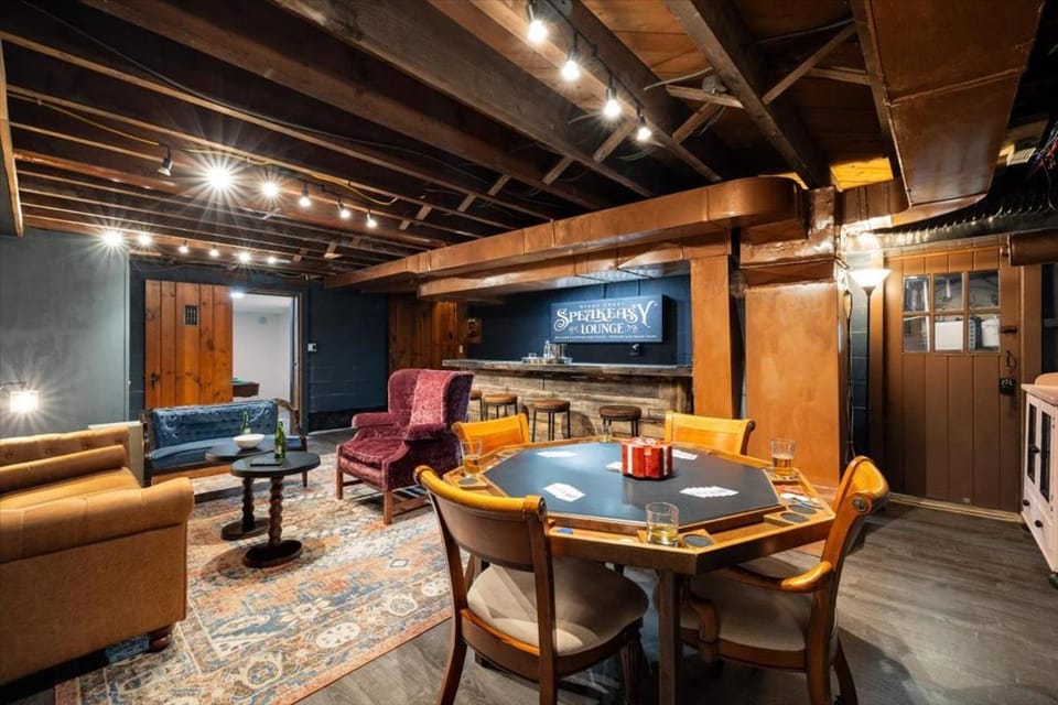1948 Pocono Retreat Speakeasy & Game Room Country House in Hickory Run State Park