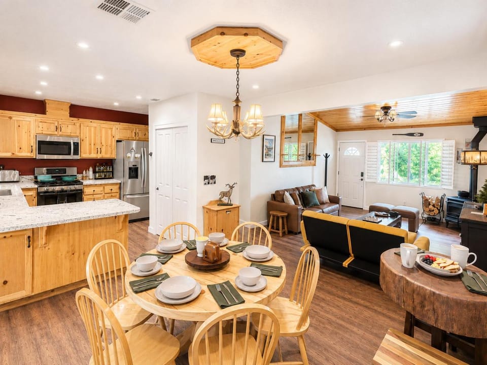 Prime Yosemite Location HotTub Family-Friendly Country House in Oakhurst
