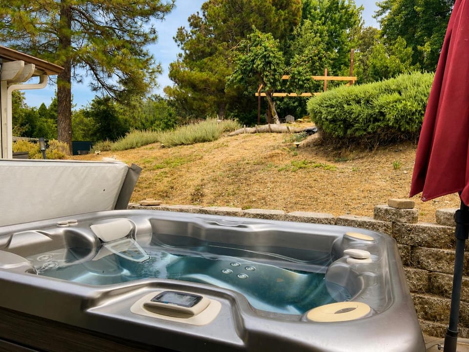 Prime Yosemite Location HotTub Family-Friendly Country House in Oakhurst