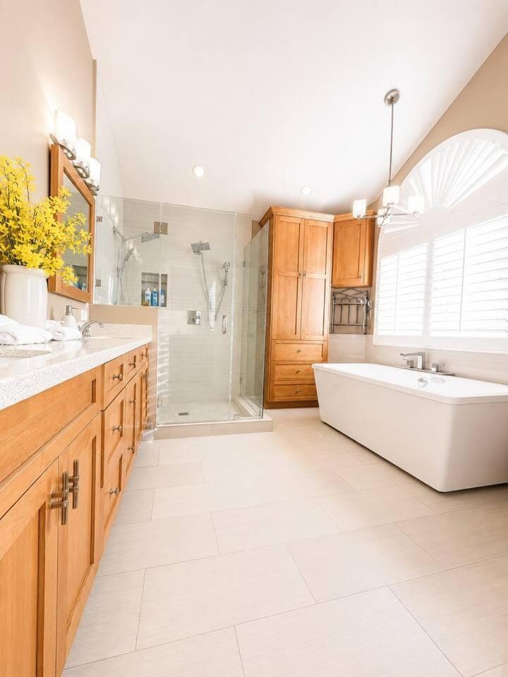 Cozy 2 Levels Home W/ Fireplace & Yard! House in Tarzana